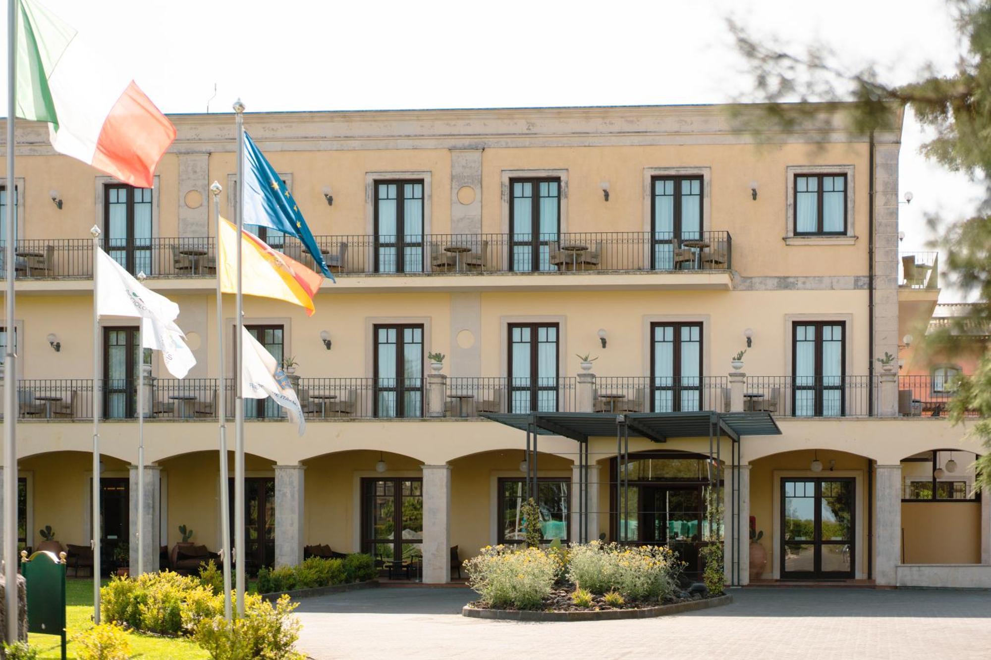 Il Picciolo Etna Golf Resort & Spa Castiglione De Sicilia Exterior photo