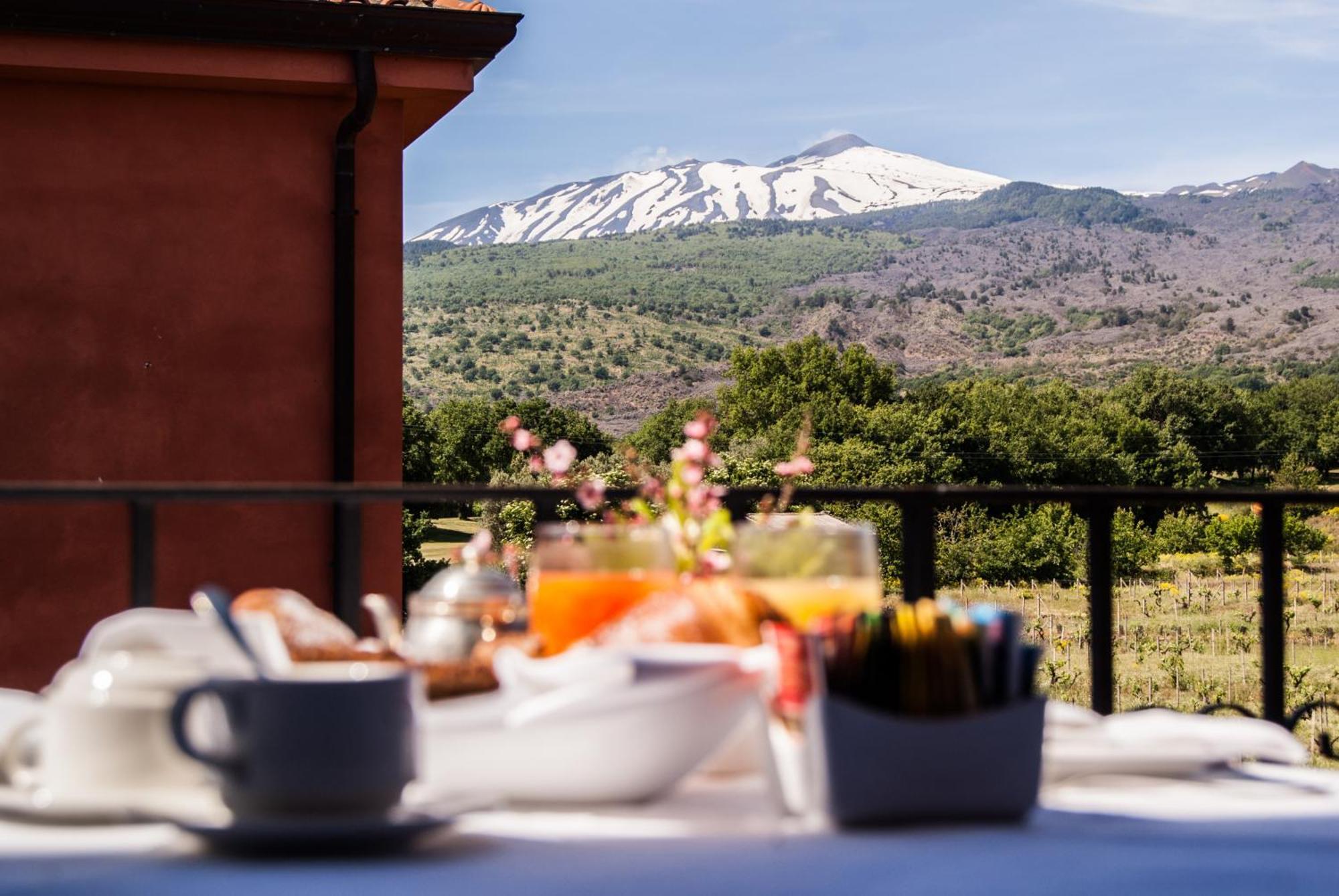 Il Picciolo Etna Golf Resort & Spa Castiglione De Sicilia Exterior photo