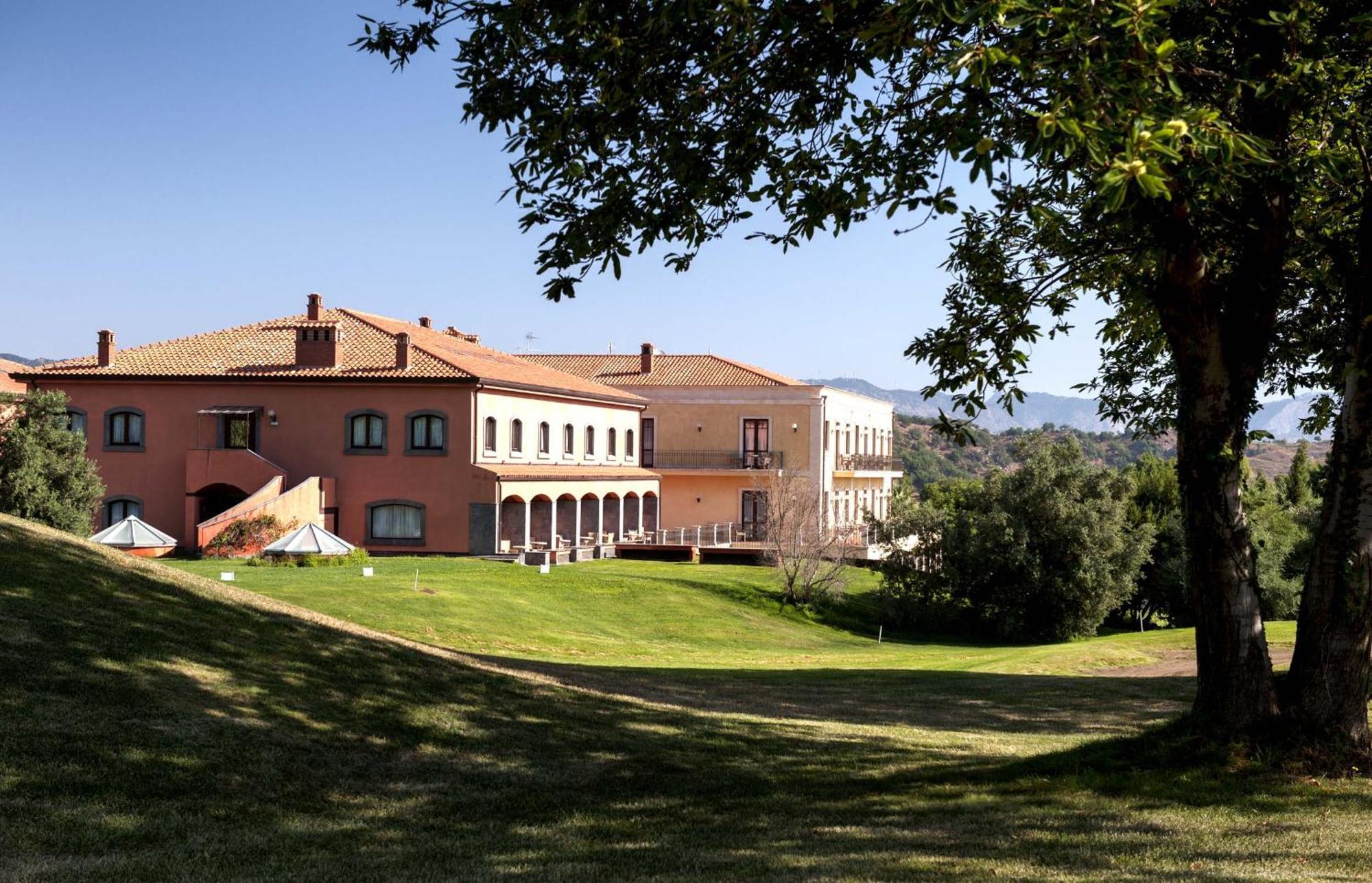 Il Picciolo Etna Golf Resort & Spa Castiglione De Sicilia Exterior photo