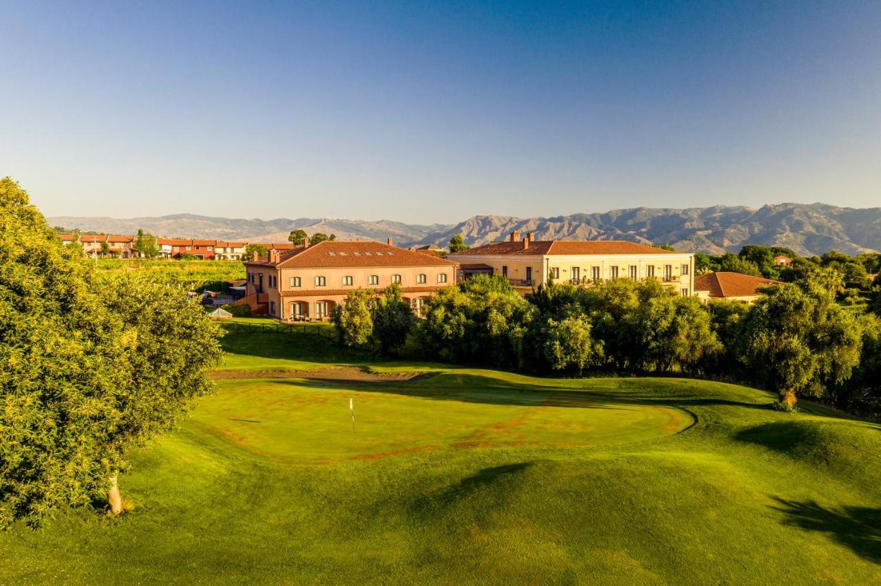 Il Picciolo Etna Golf Resort & Spa Castiglione De Sicilia Exterior photo