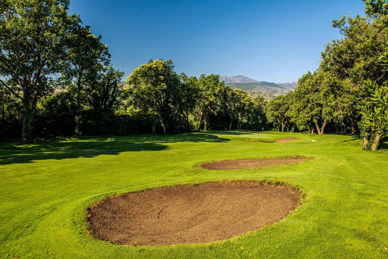 Il Picciolo Etna Golf Resort & Spa Castiglione De Sicilia Exterior photo